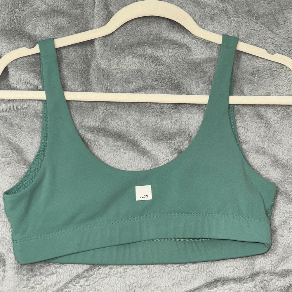 Vuori sports bra - Picture 1 of 3
